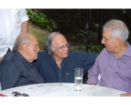 Com os arquitetos Ítalo Campofiorito e Glauco Campello na festa do seu centenário comemorado na Casa das Canoas no Rio 